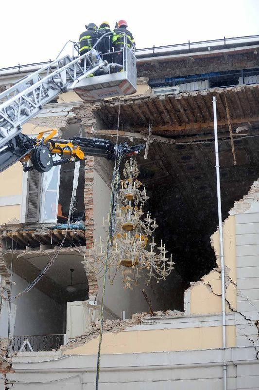 An incredible project to save a centenarian Chandelier