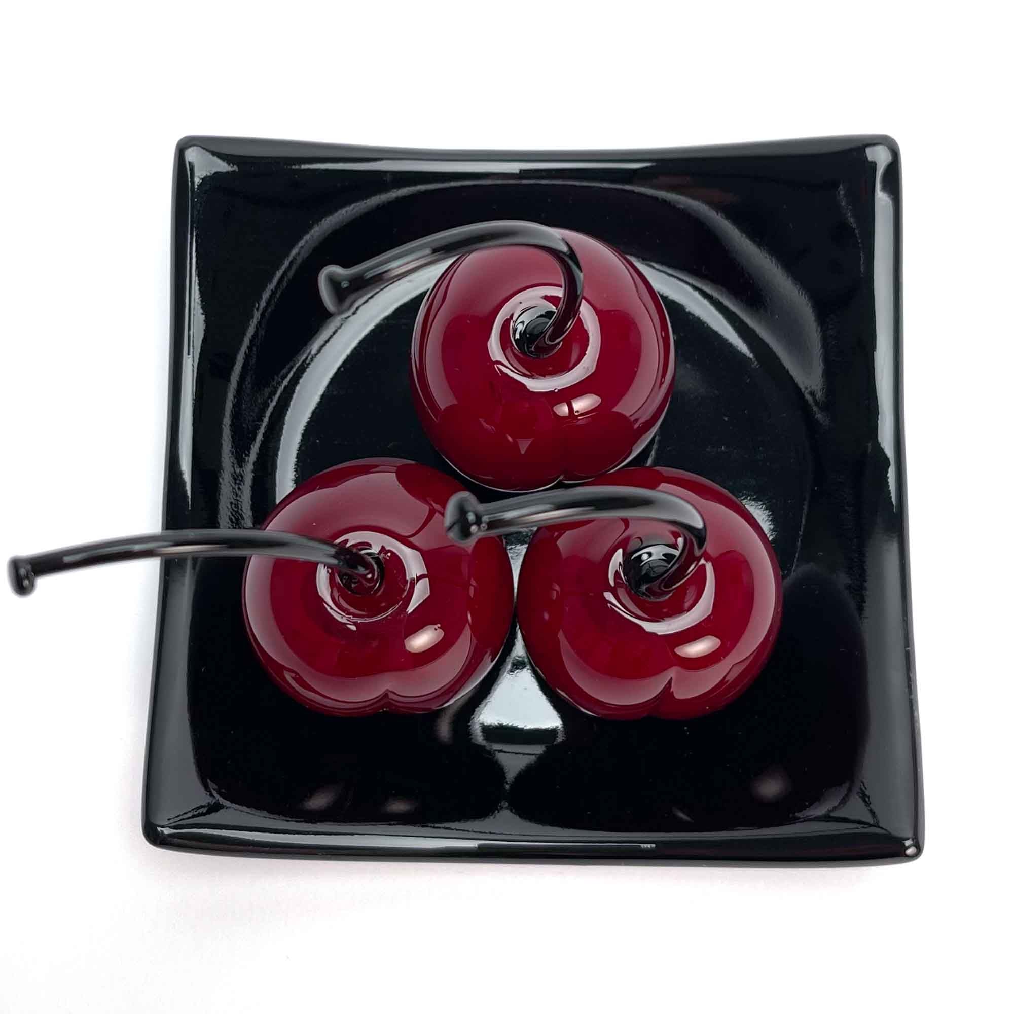 Set 3 Medium Cherries with Black Square Plate "Love and Elegance" - Murano Glass